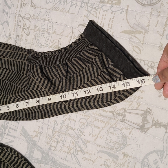 Lululemon capri - Picture 3 of 4